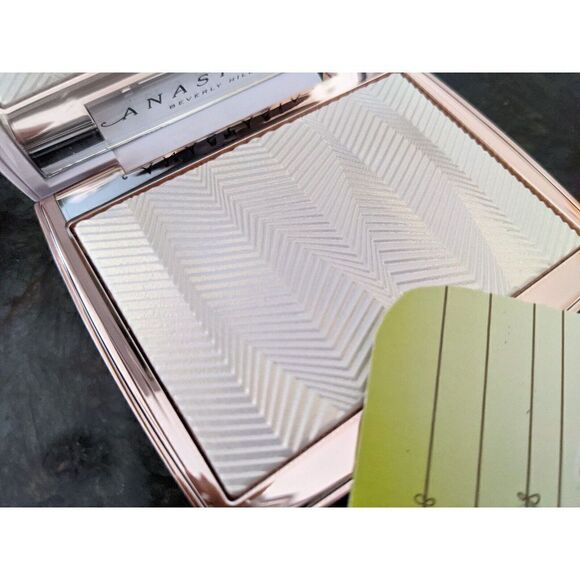 ANASTASIA Beverly Hills ABH Iced Out - icy white gold Highlighter 11g/.39oz BNIB - Picture 5 of 9